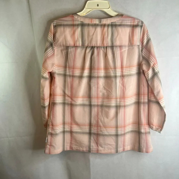Eddie‎ Bauer NWT Vneck Long Sleeve Cotton Blend Plaid Shirt Size Medium - Picture 2 of 9